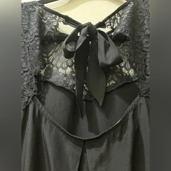 Sézane Adeline Blouse in Noir, FR Size 40 (US 8) - Picture 12 of 15